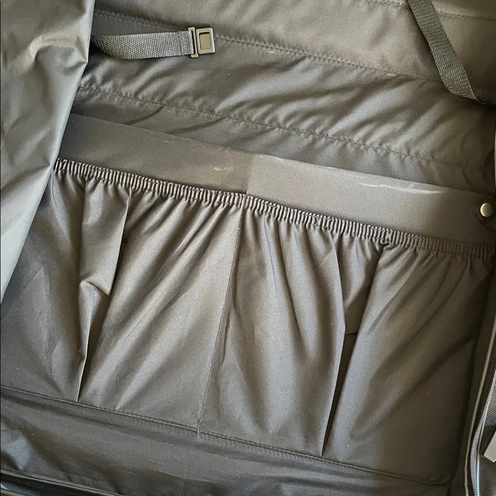 Protocol Black Garment Bag Shoulder Strap Luggage Folding Travel Suit